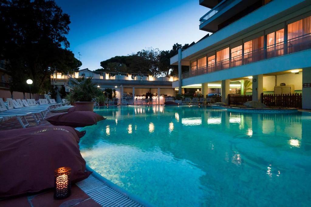 Bazén v ubytování Hotel Gambrinus - Valentini Family Village nebo v jeho okolí