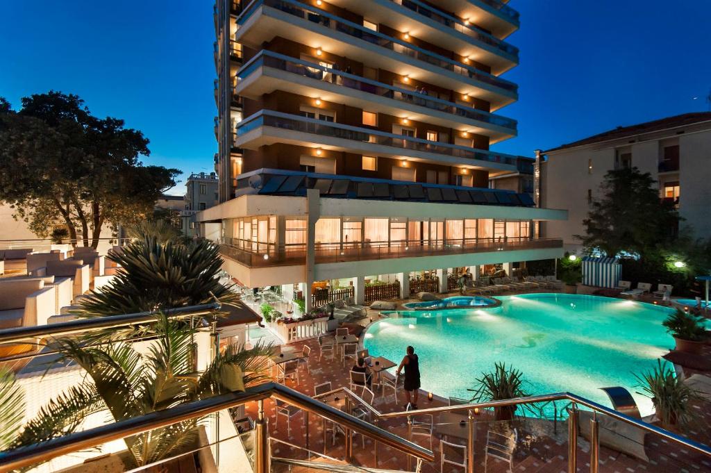 Bazén v ubytování Hotel Gambrinus - Valentini Family Village nebo v jeho okolí