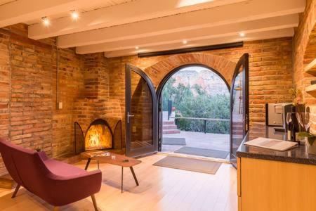 Modern, Luxury within iconic Sedona Architecture With Epic Red Rock Views Private Trail Head - Enjoy on property Sauna, Aromatherapy Steam Room, Hot Tub, Pools and Wellness Services - Housity