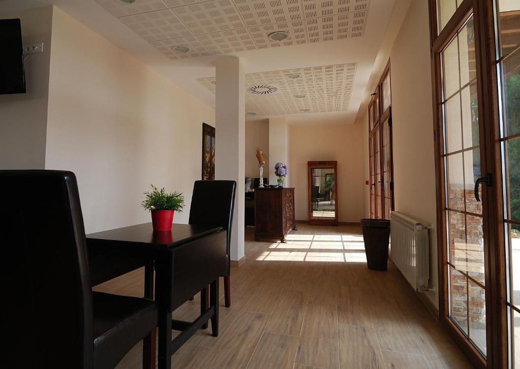Телевизор и/или развлекательный центр в Hotel Rural Playa de Aguilar