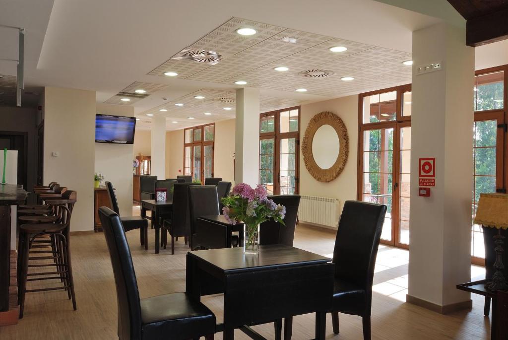 Телевизор и/или развлекательный центр в Hotel Rural Playa de Aguilar