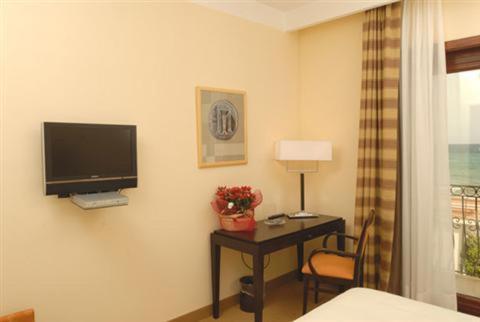 TV a/nebo společenská místnost v ubytování Palazzo Foti Hotel