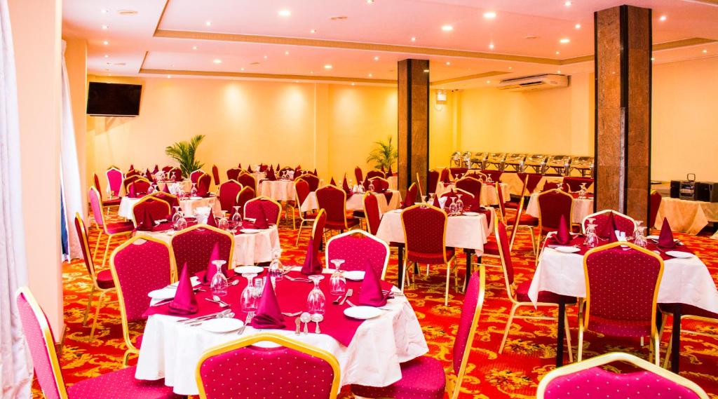 Restaurace v ubytování Hotel Lakefield
