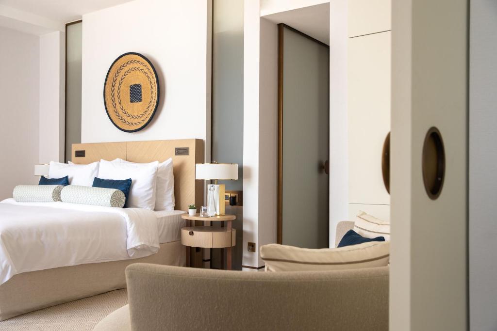 Voodi või voodid majutusasutuse Jumeirah Saadiyat Island Abu Dhabi toas