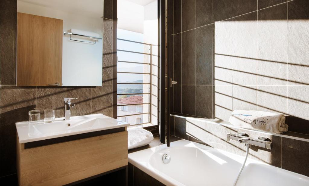 Koupelna v ubytování Citta di Lume Suites & Lofts