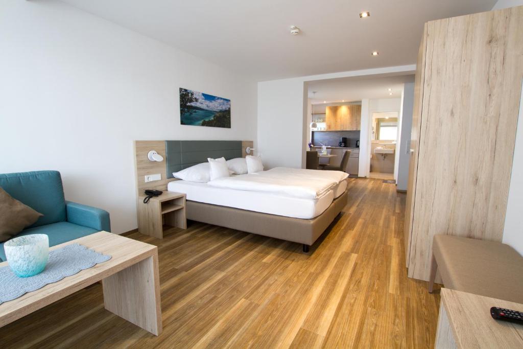 Postel nebo postele na pokoji v ubytování Hotel Seepark Garni