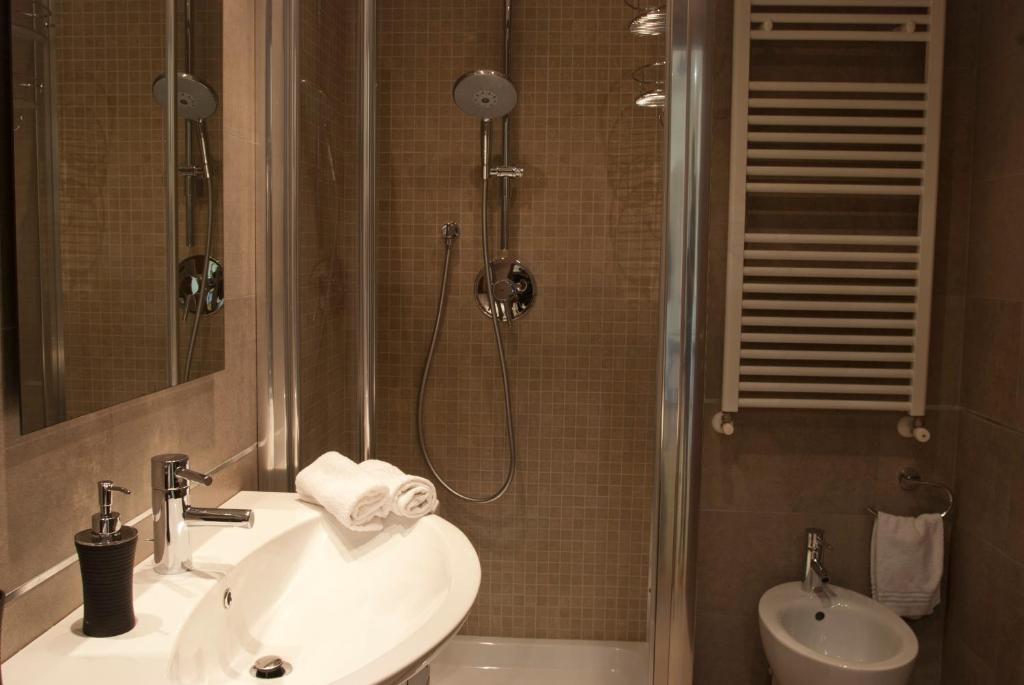 Un baño de Le Cupoline