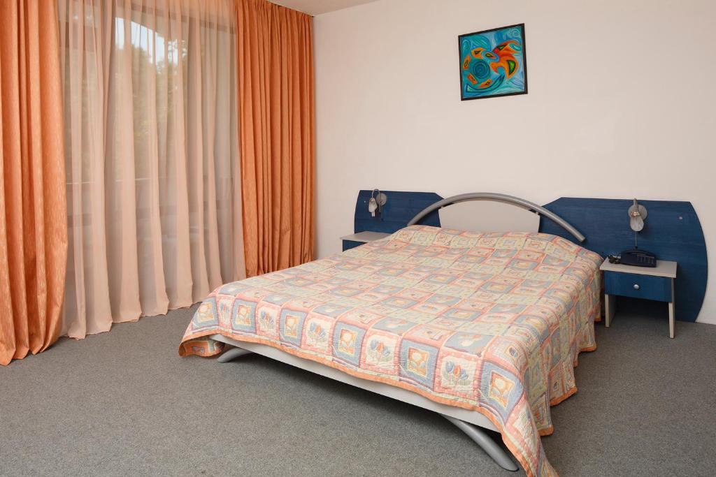 Postel nebo postele na pokoji v ubytování Elmar Hotel