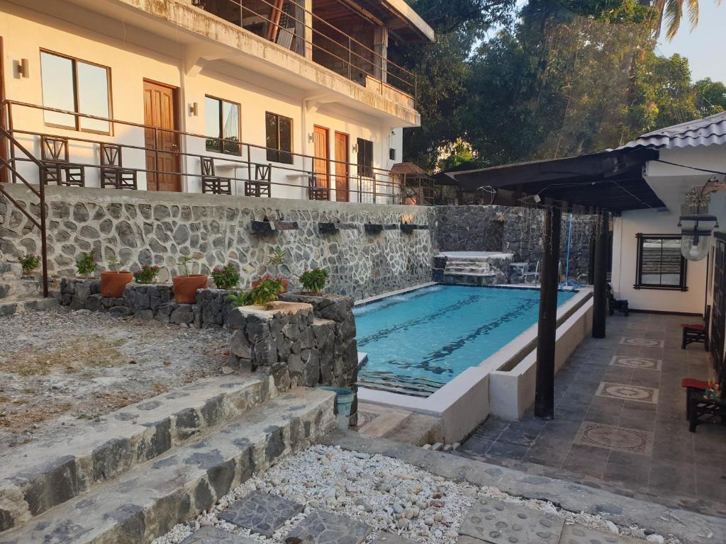 Bazén v ubytování Raya Del Sol Dive Resort nebo v jeho okolí