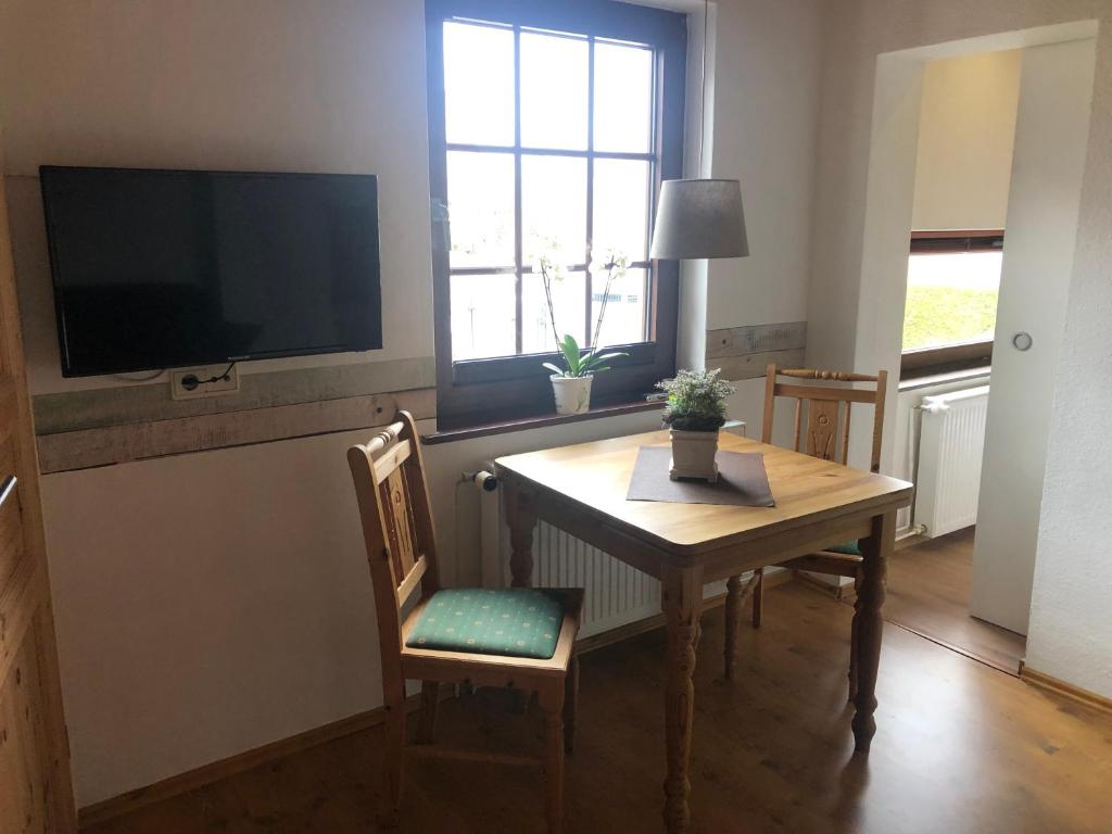 TV a/nebo společenská místnost v ubytování Ferienwohnung Basthorst