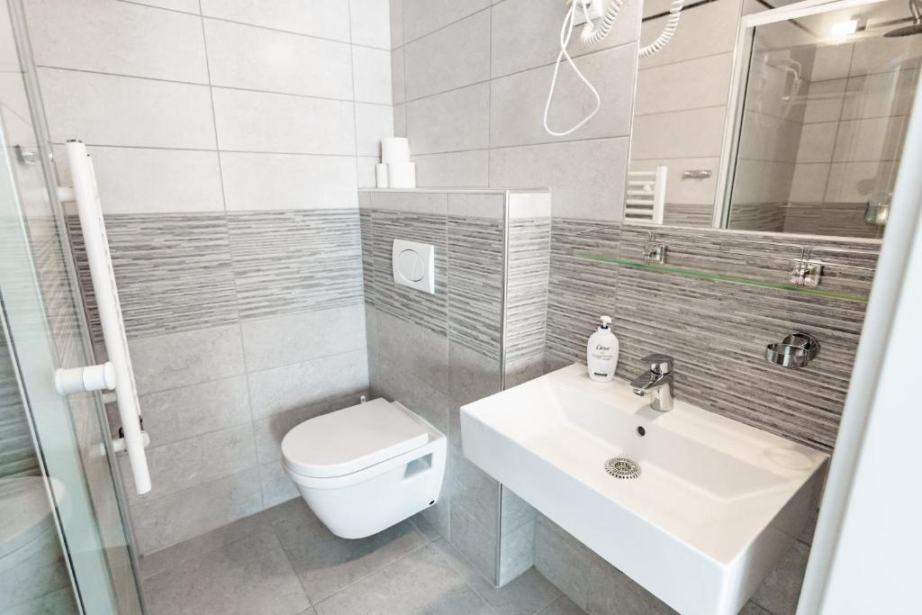 Budapest Griffin Guest House - Economy Double Room