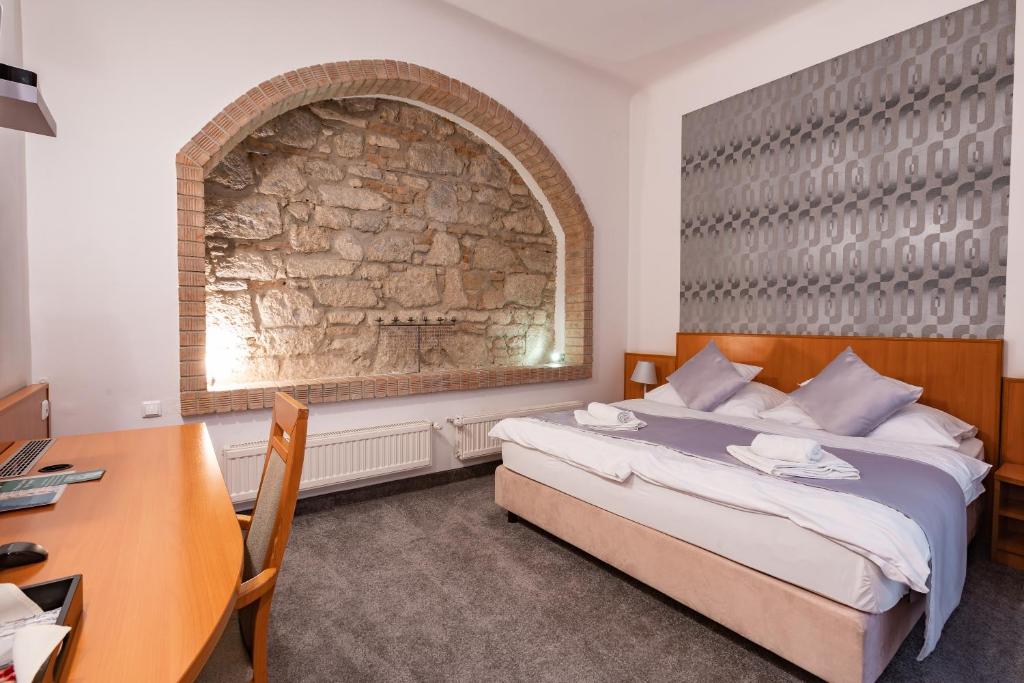 Budapest Griffin Guest House - Superior King Room