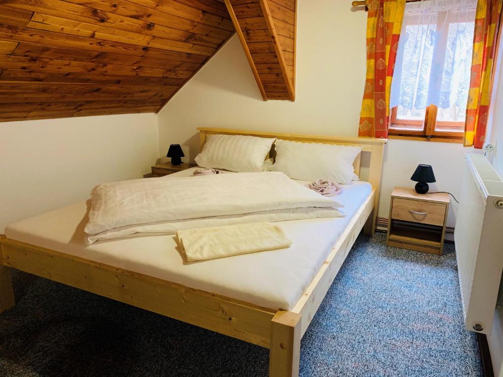 Postel nebo postele na pokoji v ubytování Pension Pod Kaštany Srbská Kamenice