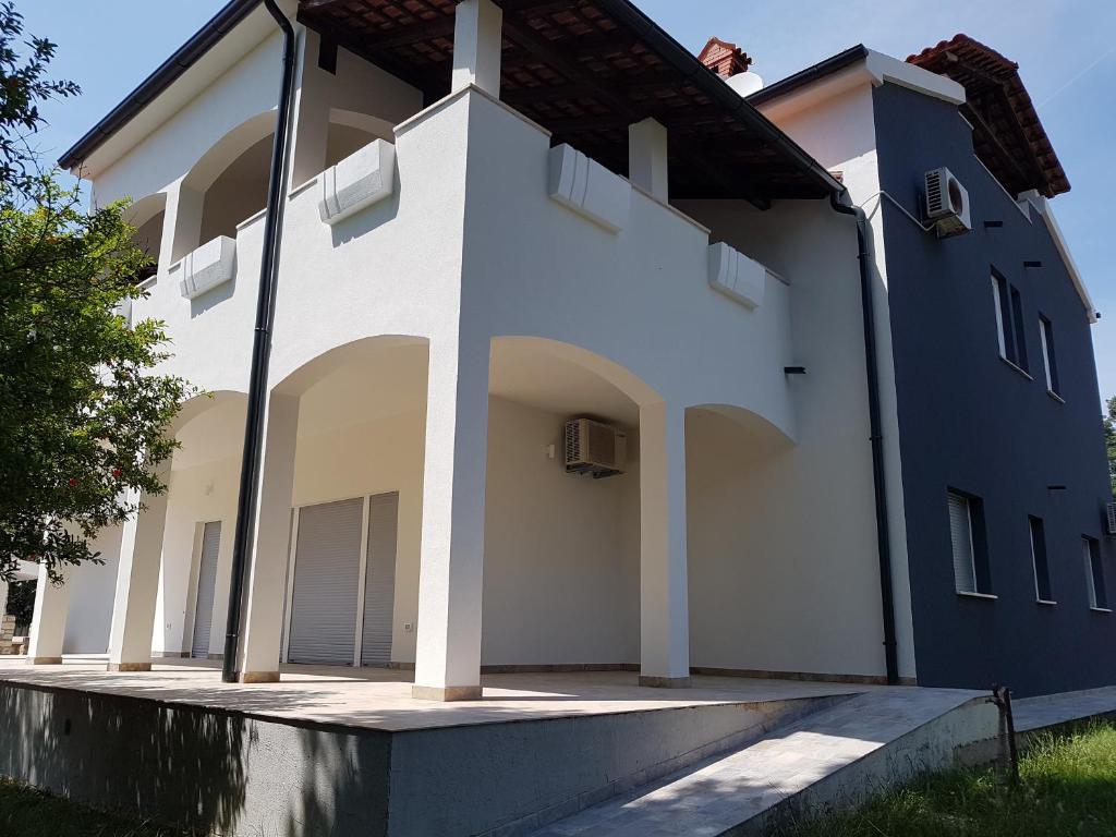 Das Gebäude in dem sich die Ferienwohnung befindet