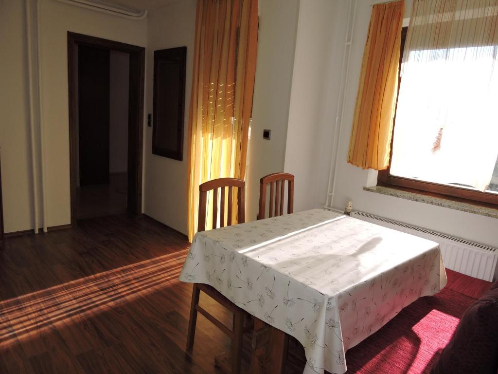 Postel nebo postele na pokoji v ubytování Apartments Gubanec