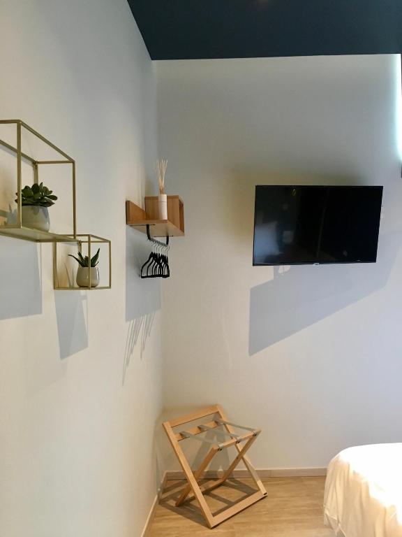 TV a/nebo společenská místnost v ubytování Urban Nest