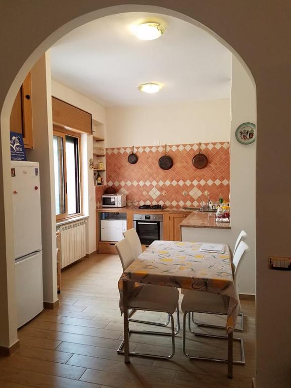 Kuchnia lub aneks kuchenny w obiekcie Casa di Chiara