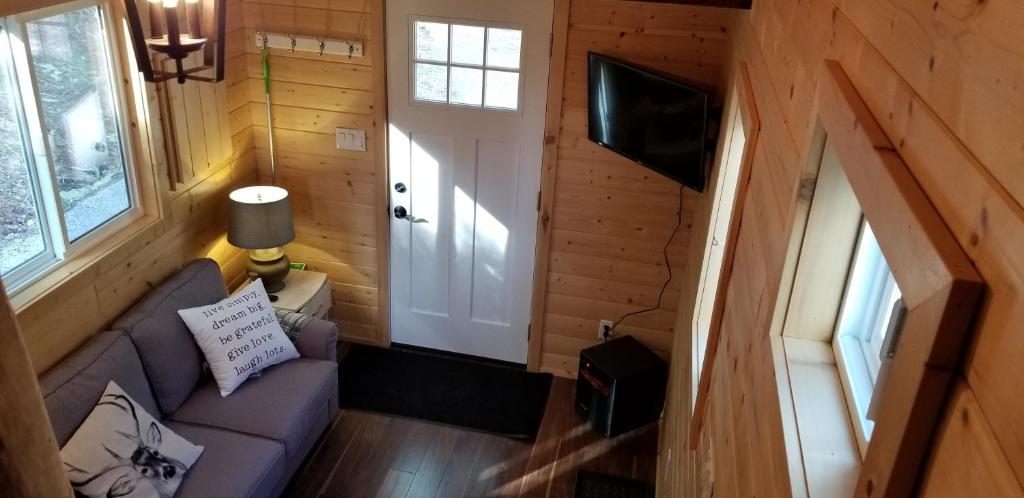 TV a/nebo společenská místnost v ubytování A Tiny Escape