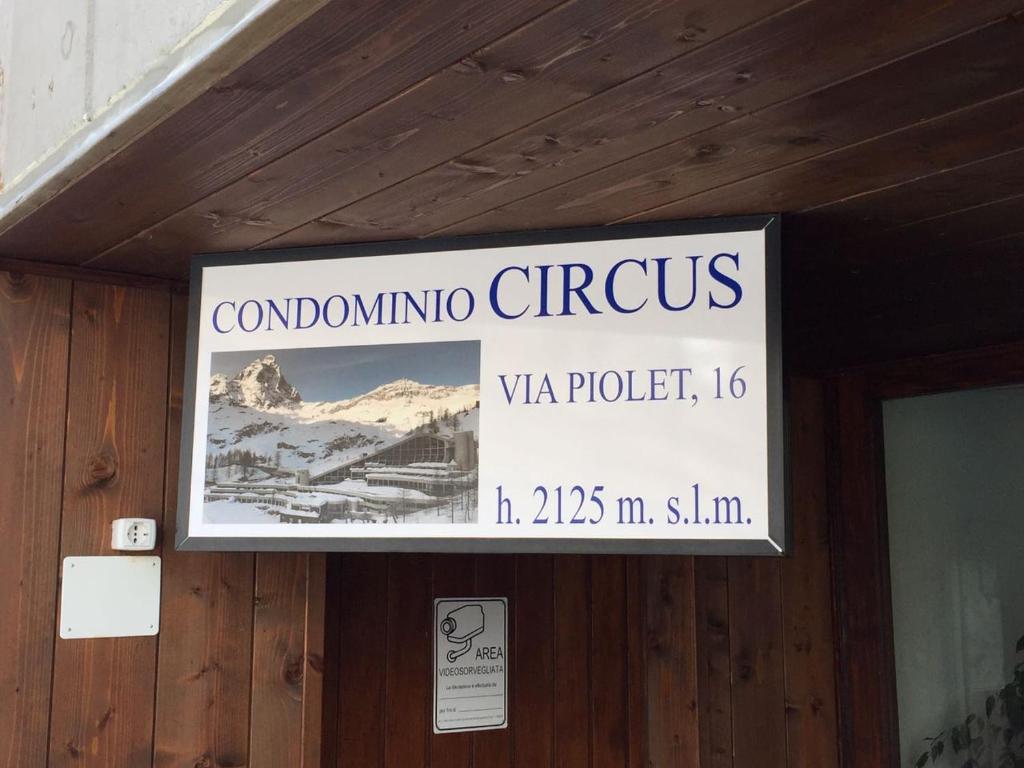 Certyfikat, podpis lub inny dokument wystawiony w obiekcie Orange Fox Cervinia apartment Vda Vacanze in Vetta CIR 0185