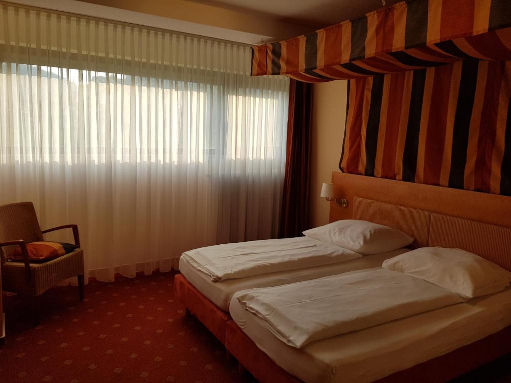 Postel nebo postele na pokoji v ubytování Hotel "Zum Moseltal"