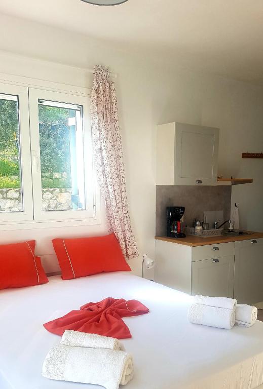 Postel nebo postele na pokoji v ubytování Elaia country living