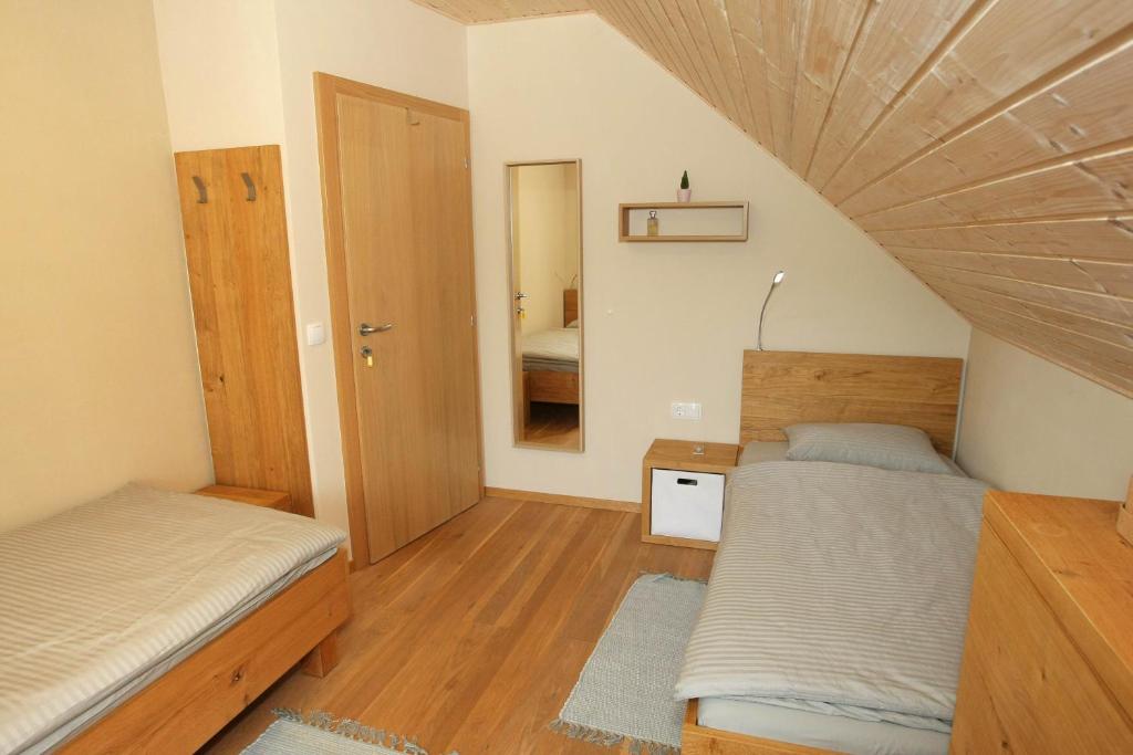 Postel nebo postele na pokoji v ubytování Apartma - Počitniška hiša Lodi