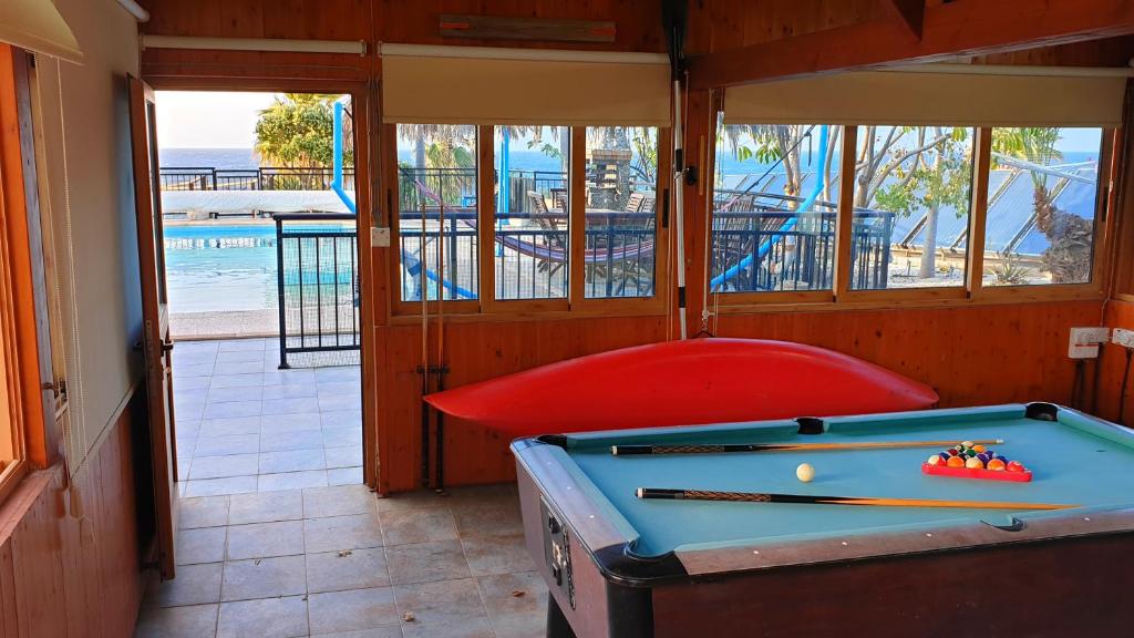 Bazén v ubytování Astrofegia Beachfront Villa nebo v jeho okolí