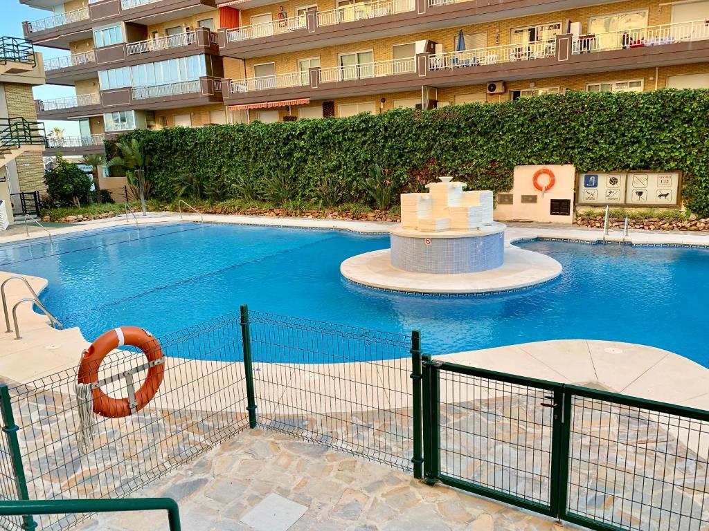 Bazén v ubytovaní Apartamento Fuengirola R09 Edificio Ronda IV alebo v jeho blízkosti