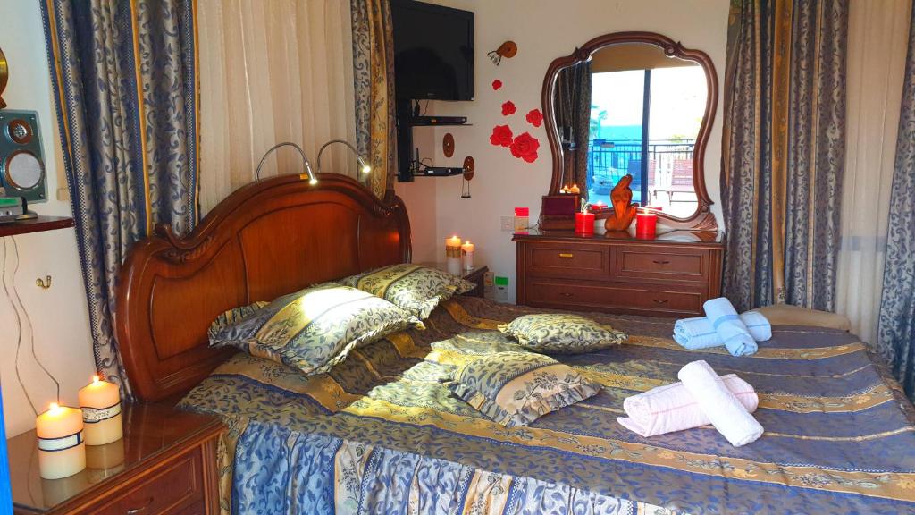 Postel nebo postele na pokoji v ubytování Astrofegia Beachfront Villa