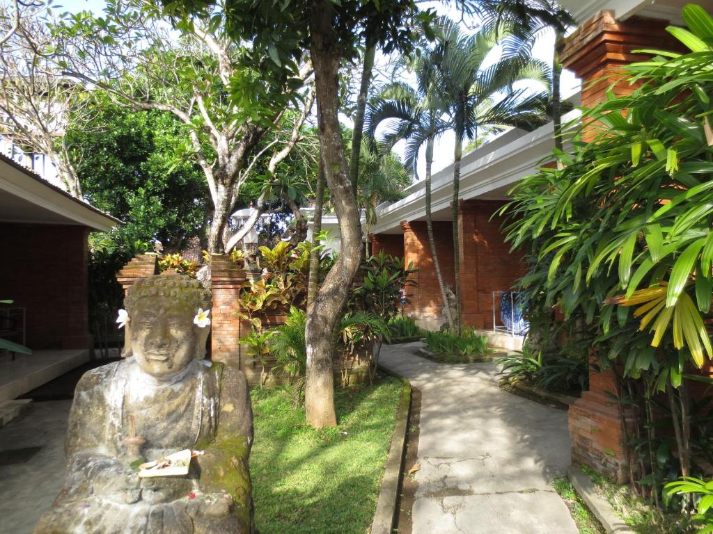 Laghawa Beach Hotel & Villa