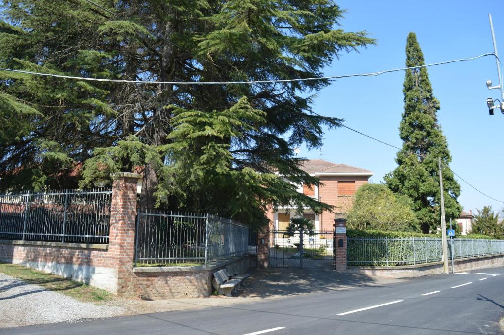 The surrounding neighborhood or a neighborhood close to the holiday home