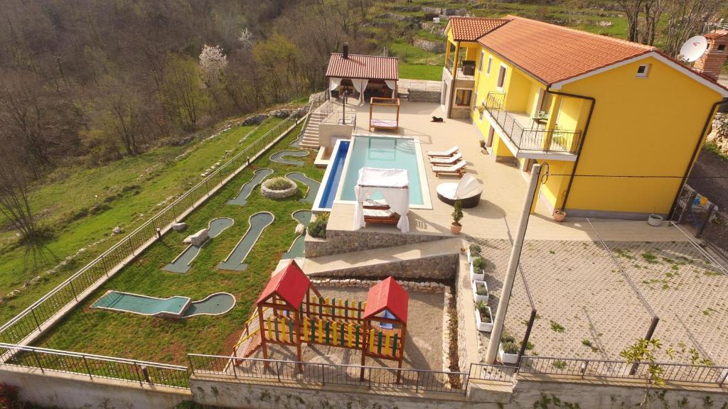 Bazén v ubytování Villa Bambi nebo v jeho okolí