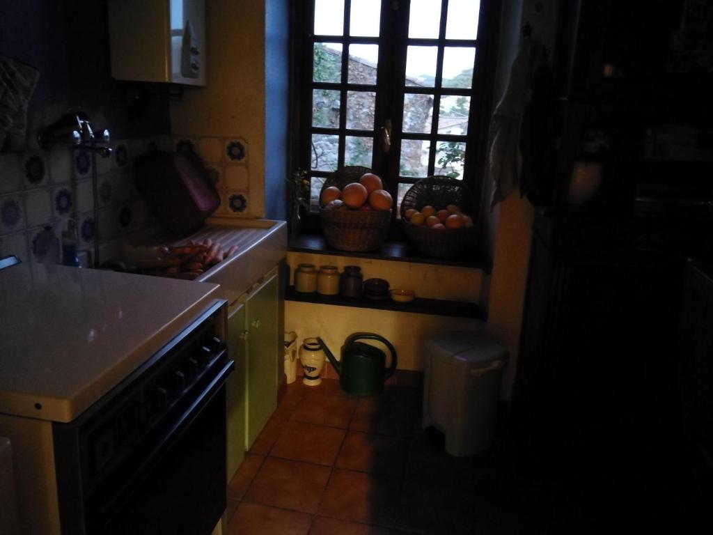 Kuchyň nebo kuchyňský kout v ubytování Mini-Hôtel de Camps