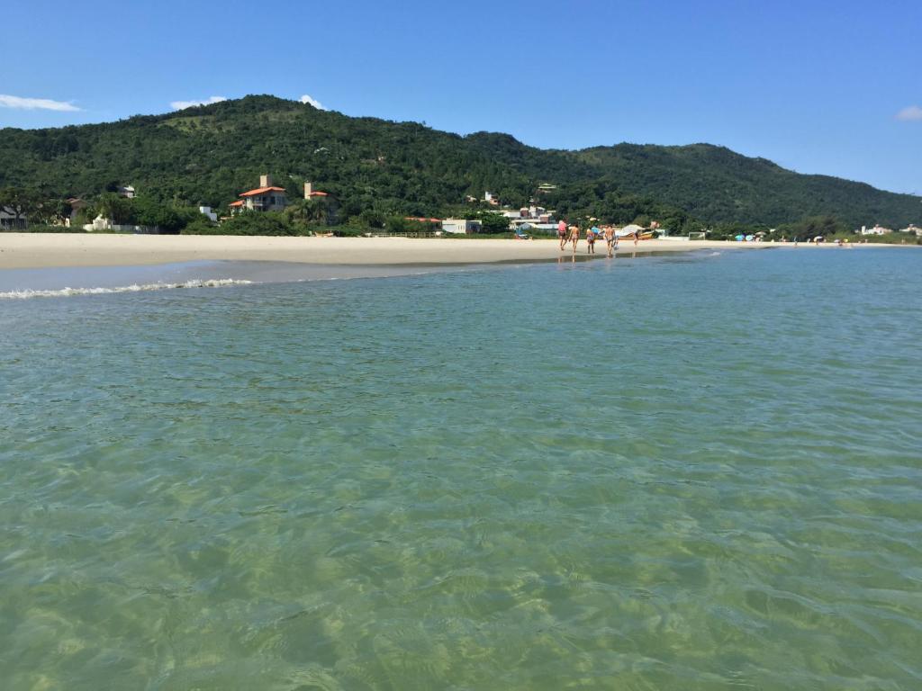  Apto 2 Quartos com Ar a 200m da Praia