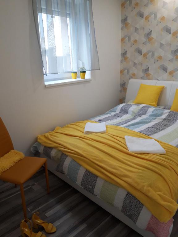 A bed or beds in a room at Belvárosi apartman