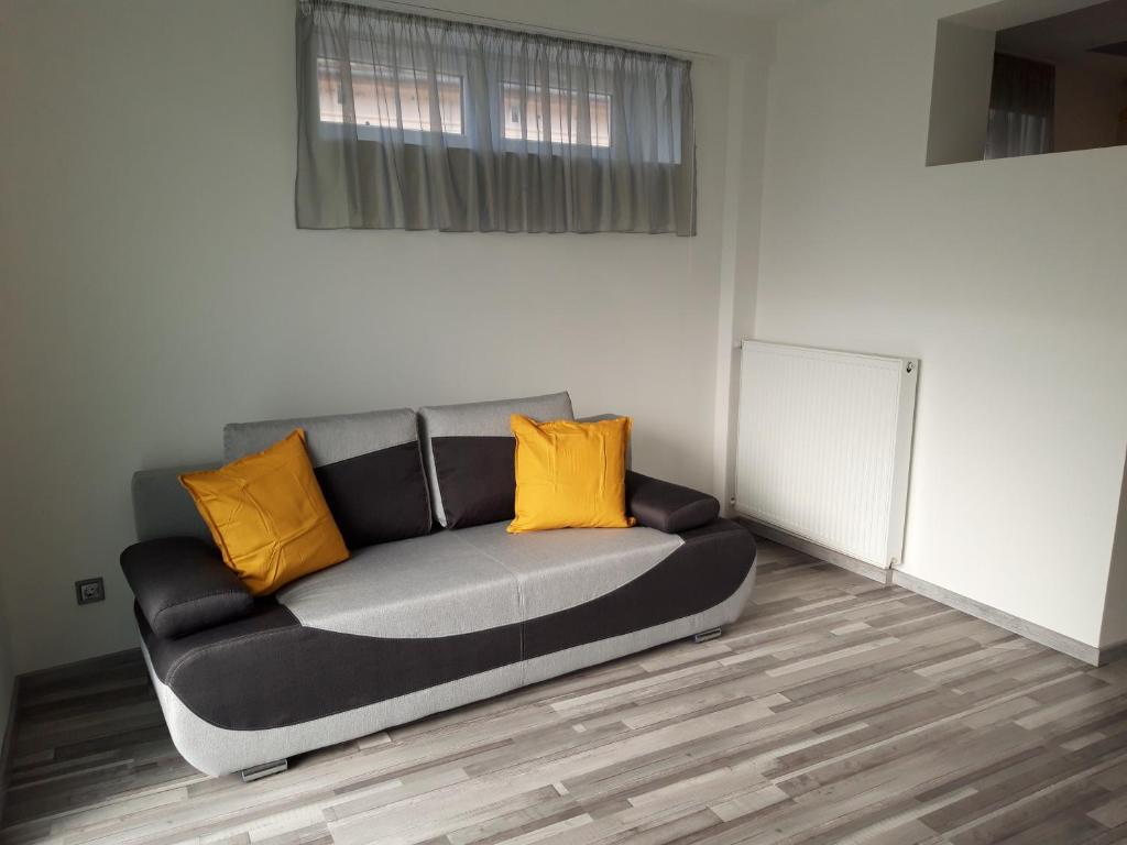 A seating area at Belvárosi apartman