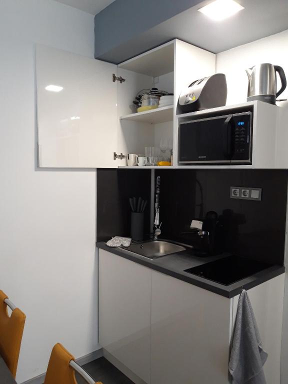 A kitchen or kitchenette at Belvárosi apartman