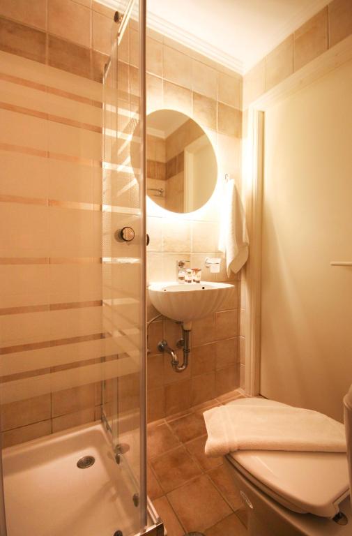A bathroom at Corfu Palazzo Vecchio