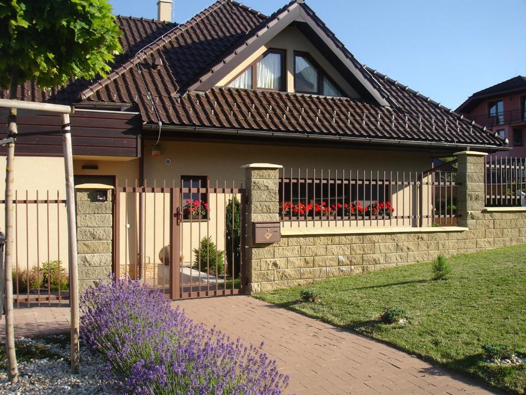 Budova, v ktorej sa apartmán nachádza