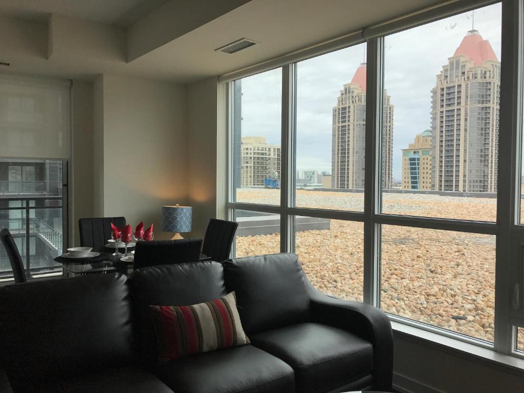 Spacious Two Bedroom Furnished Apartment Square One 05 Mississauga Canada Booking Com