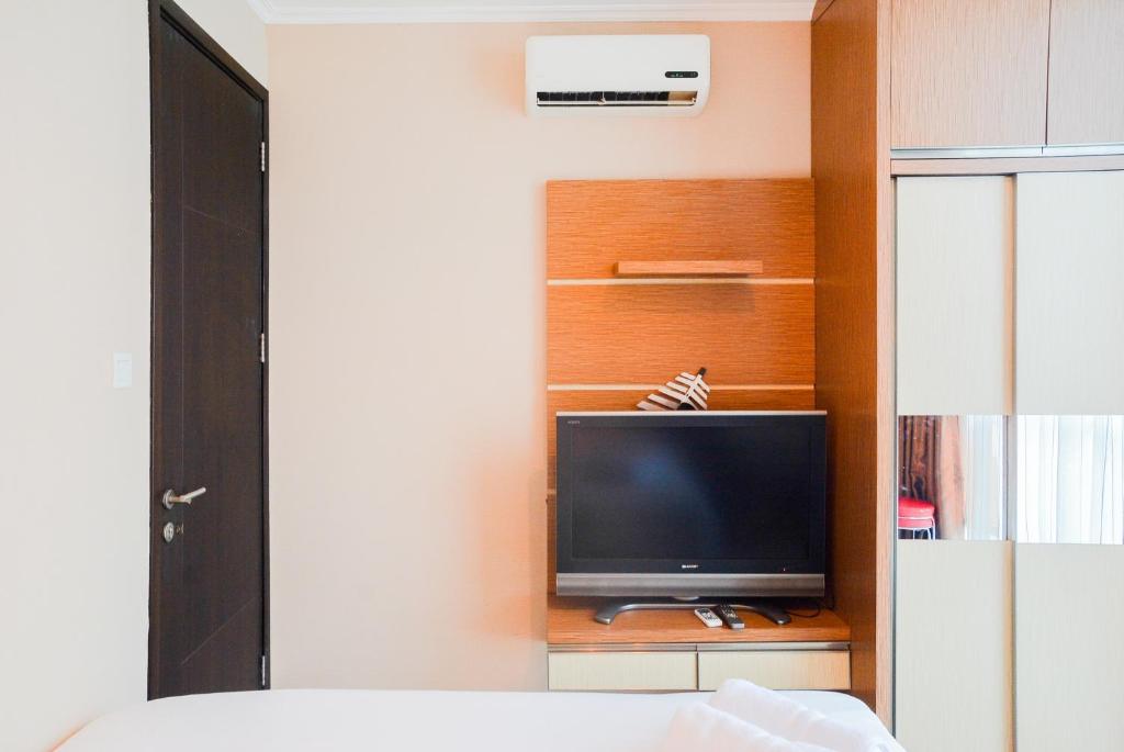a living room with a tv in a bedroom at Spacious 2BR GP Plaza Apartment By Travelio in Jakarta