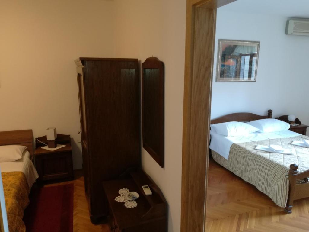 Een bed of bedden in een kamer bij Villa Kukuljica
