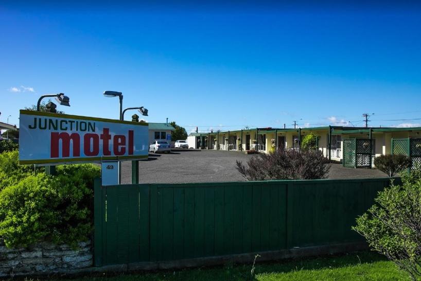 a motel sign in front of a parking lot at Junction Motel Sanson-Truck Motel in Sanson