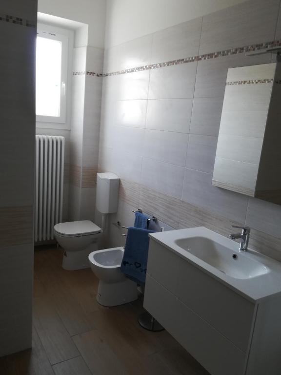 Kúpeľňa v ubytovaní AGLI OLEANDRI appartamento in villa con con parcheggio
