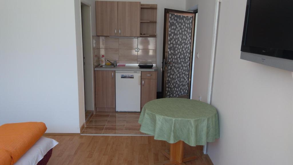 Majoituspaikan Apartmani Milivojevic keittiö tai keittotila