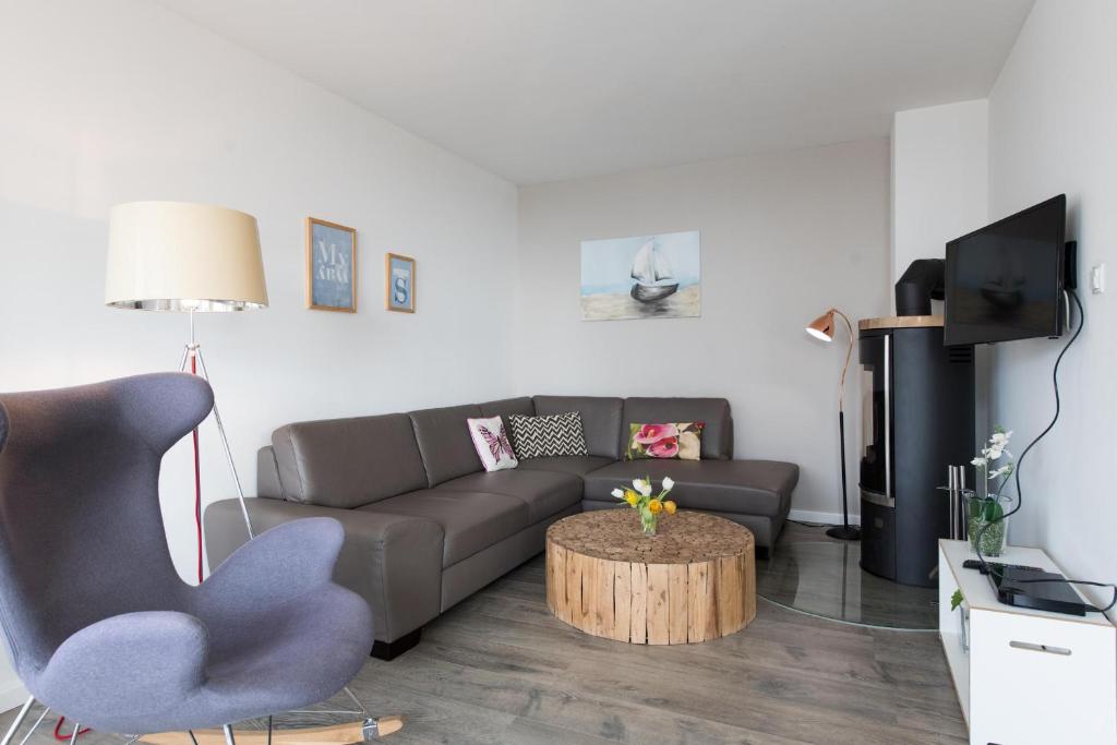 a living room with a couch and a table at Perspektive in Olpenitz