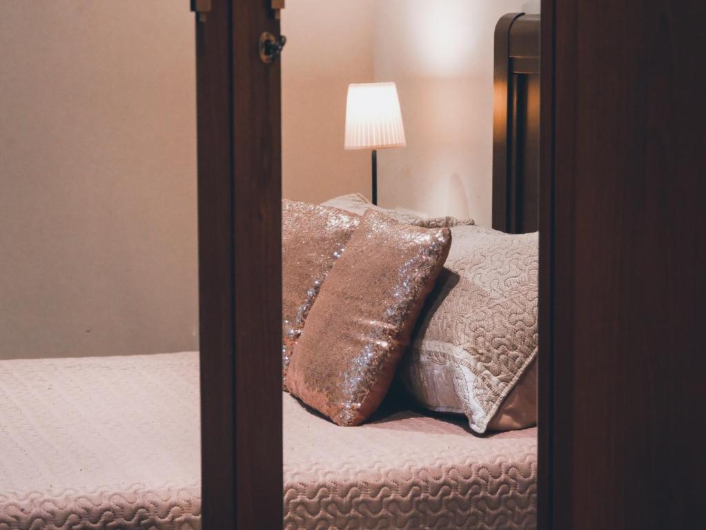 A bed or beds in a room at Apartamentos Mérida Center
