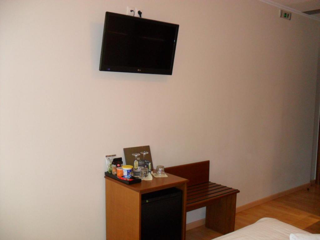 TV a/nebo společenská místnost v ubytování Xenios Dias Boutique Hotel