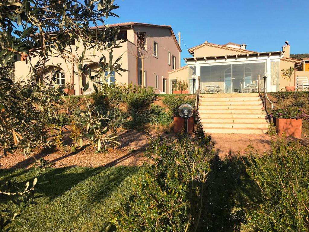 A garden outside Relais dei Molini - Villa dei Molini
