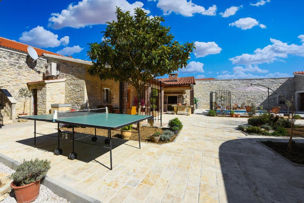 Stolní tenis v ubytování Villa Granar ZadarVillas nebo okolí